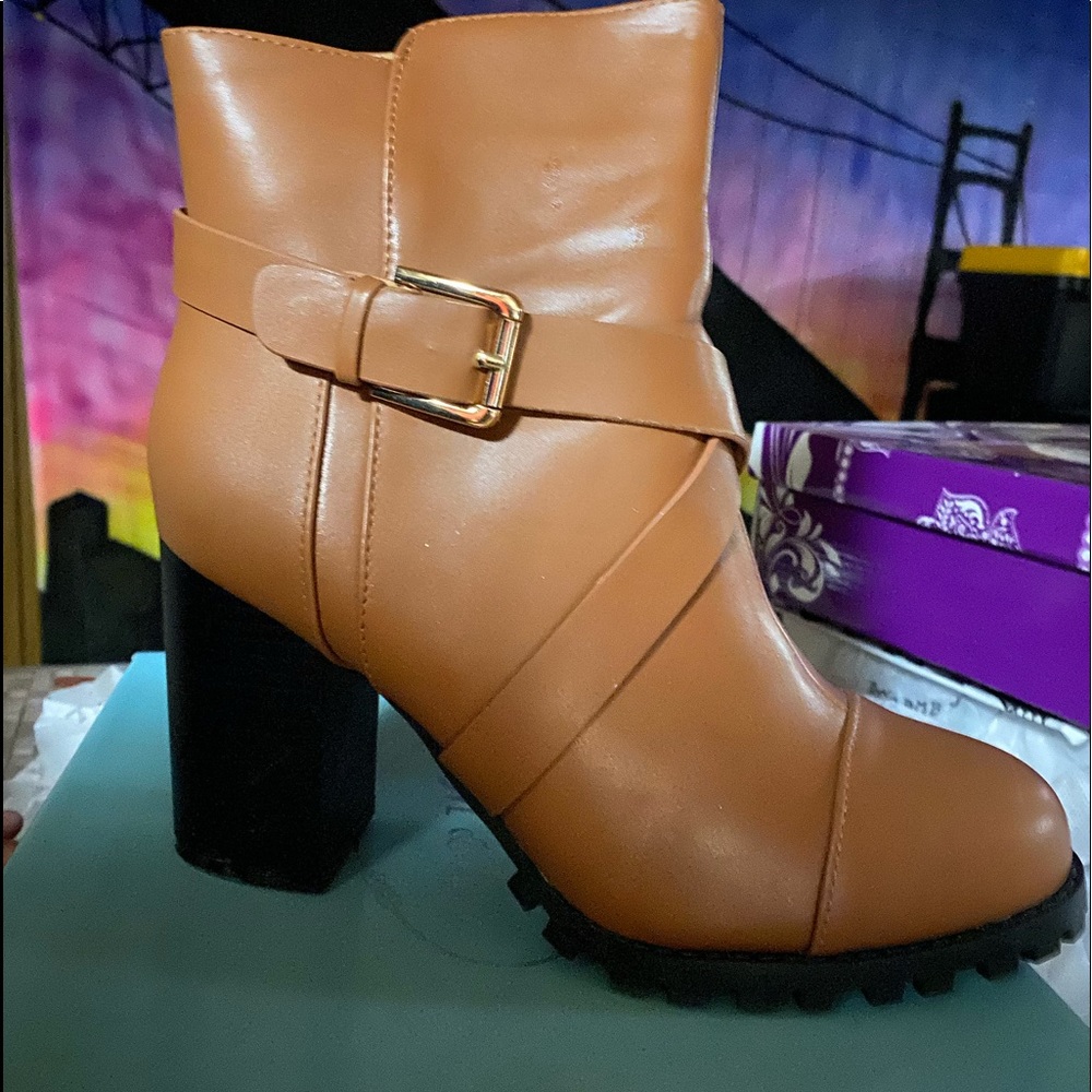 Heeled boots